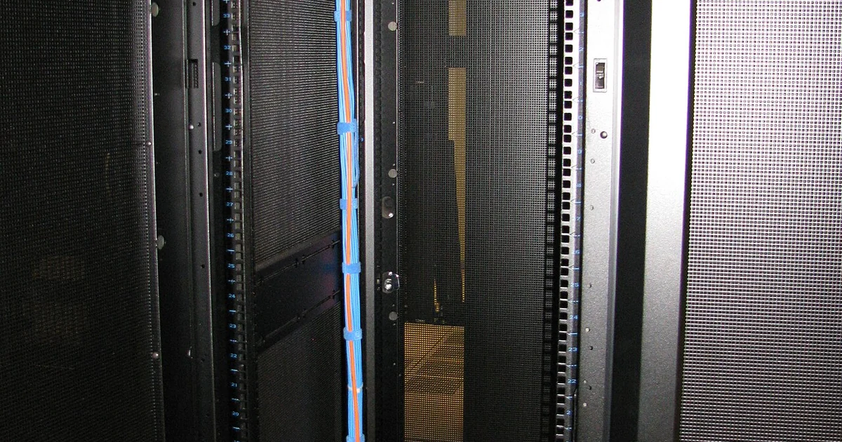 Server Cabinet Networking Cross Connect Panels